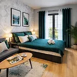 Modern Old Town Apartment *